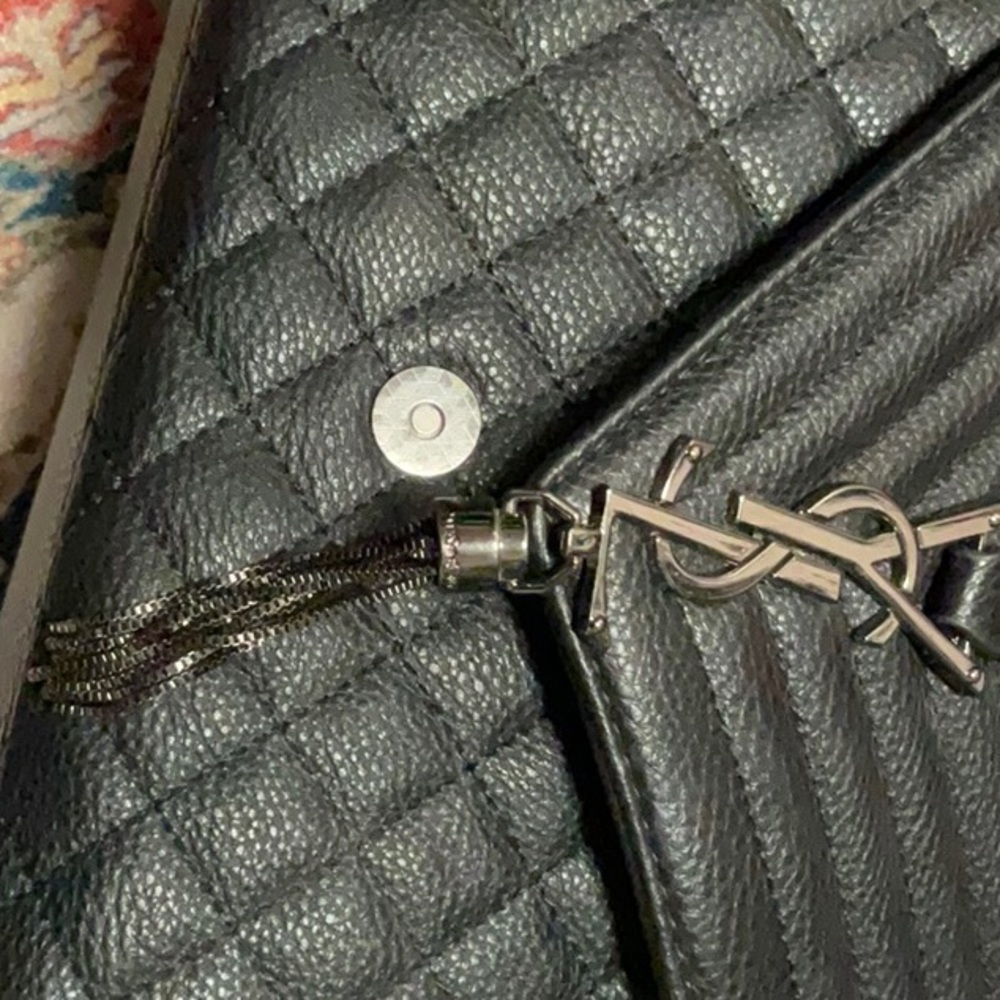 Black  chain chevron purse